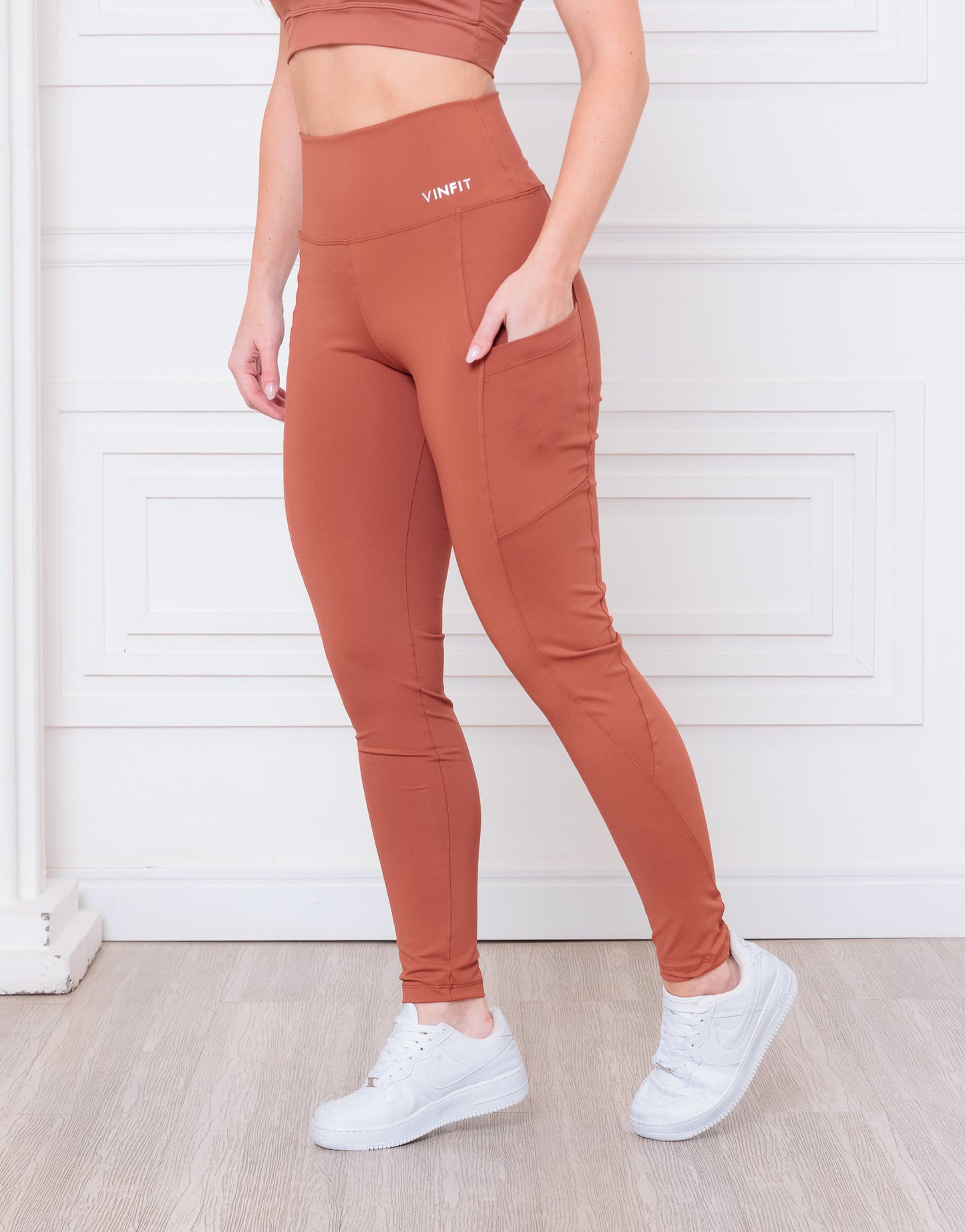 Calça com Bolso Essential | Funcional e Cheia de Atitude