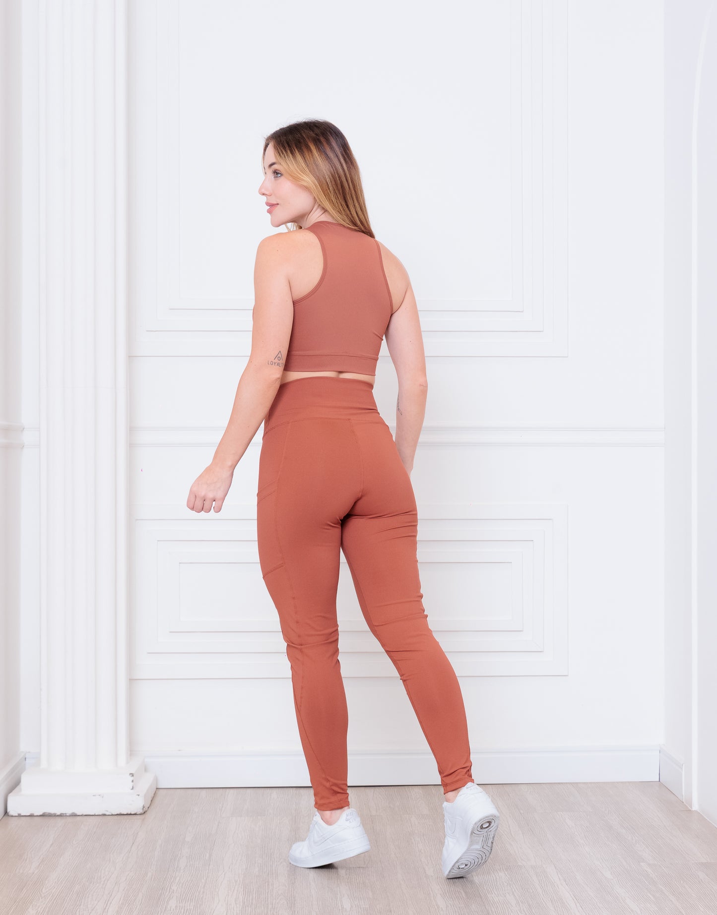 Calça com Bolso Essential | Funcional e Cheia de Atitude