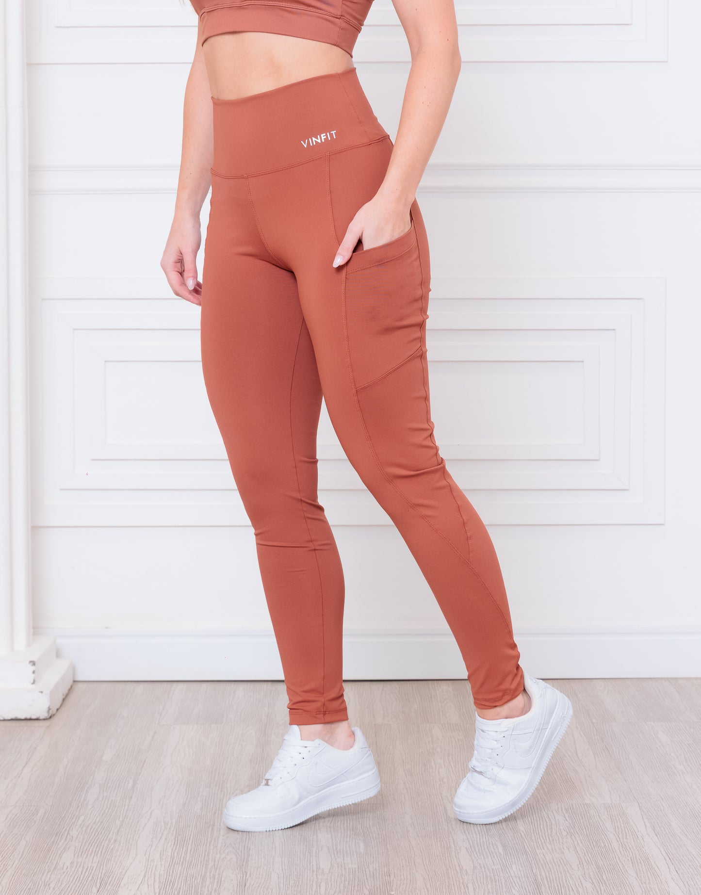 Calça com Bolso Essential | Funcional e Cheia de Atitude