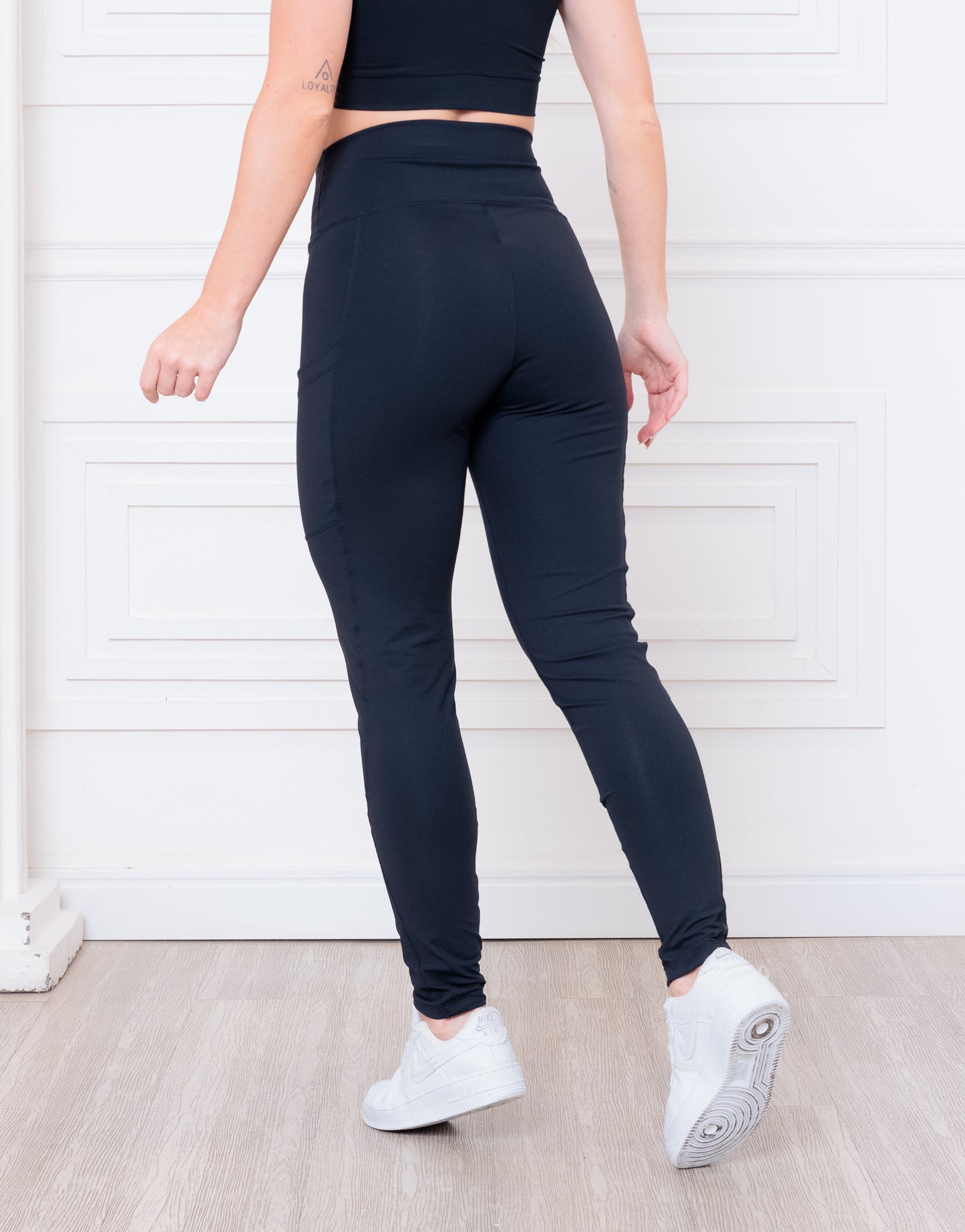 Calça com Bolso Essential | Funcional e Cheia de Atitude